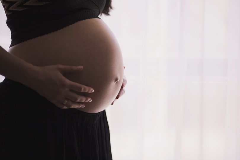 Zwillingsratgeber body-shaming-schwangerschaft-810x540 Aktuelle Zwillingsratgeber über Schwangerschaft, Stillen und die ersten Jahre  