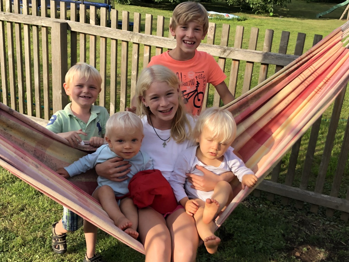 Zwillingsratgeber 5-kinder-großfamilie Interview: Zwillingsmama Alexandra von extrakind über ihre Großfamilie 