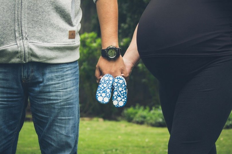 Zwillingsratgeber bauchgurt-schwangerschaft-810x540 Erfahre mehr: Kann ein Schwangerschaftsgürtel Deine Schwangerschaft erleichtern? 